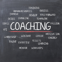 Pizarra con muchos conceptos de Coaching escritos en ella