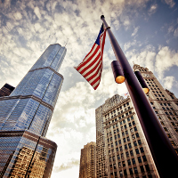 Bandera y edificios de Estados Unidos