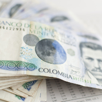 Un billete de 20000 pesos colombianos.